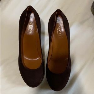 Authentic Gucci suede pumps 7.5